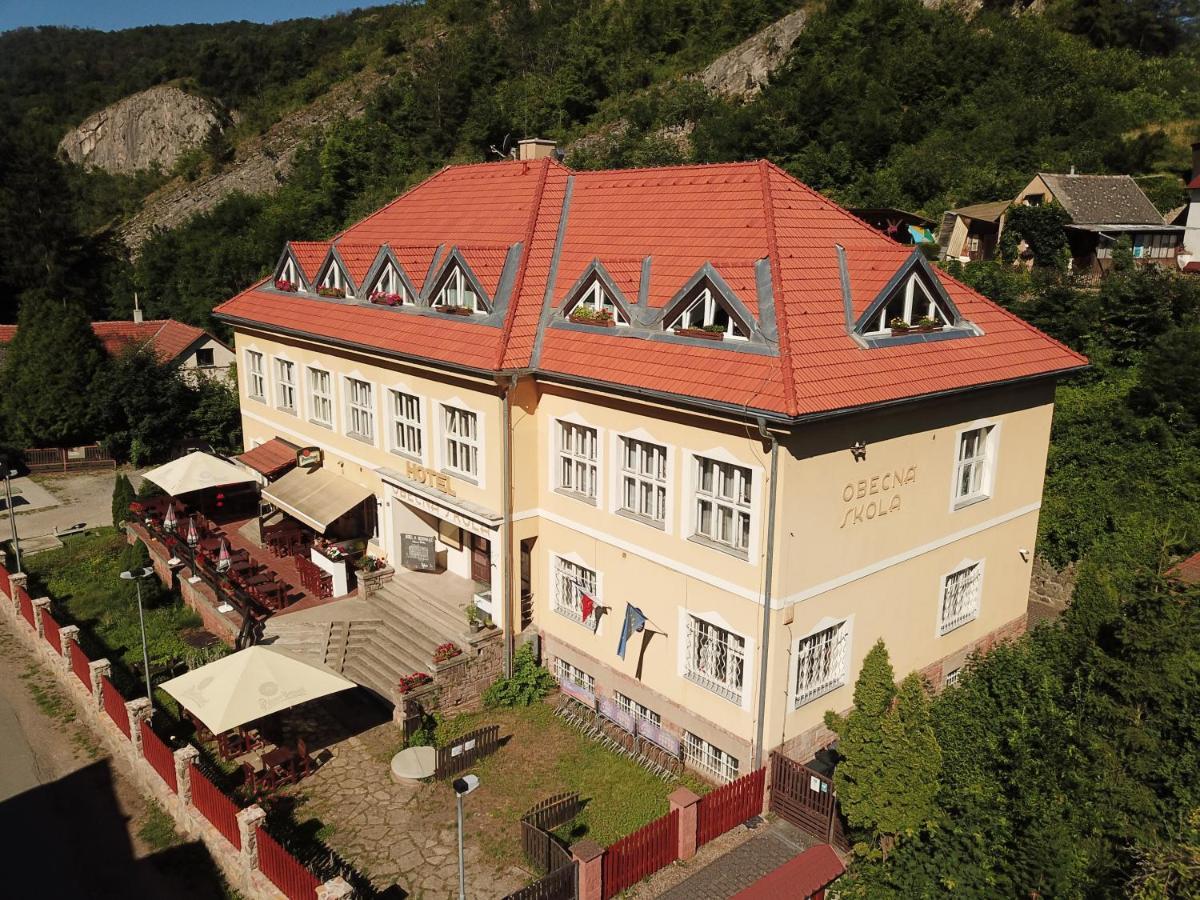 Hotel Obecna Skola Svaty Jan pod Skalou Bagian luar foto