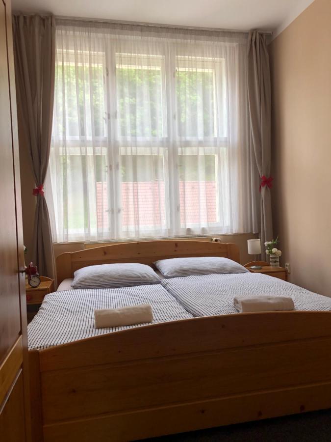 Hotel Obecna Skola Svaty Jan pod Skalou Bagian luar foto