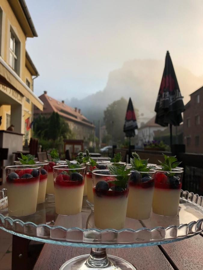 Hotel Obecna Skola Svaty Jan pod Skalou Bagian luar foto