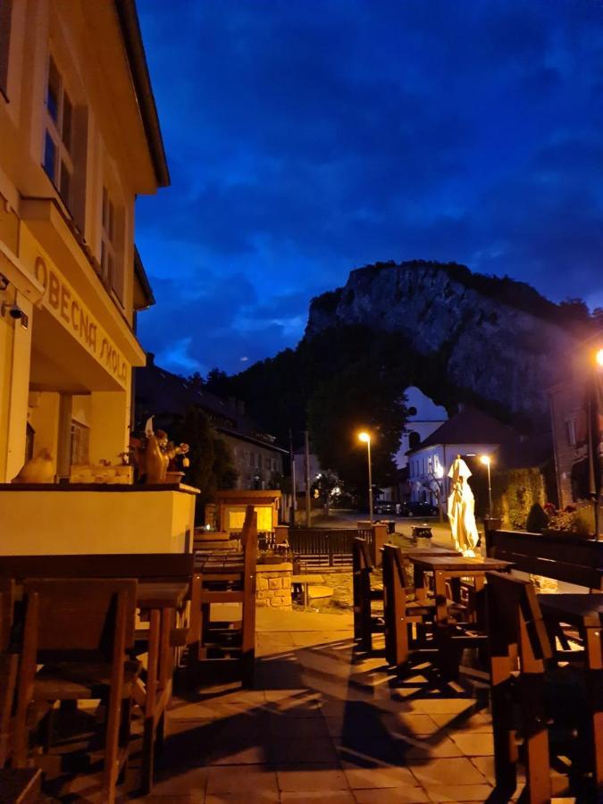 Hotel Obecna Skola Svaty Jan pod Skalou Bagian luar foto